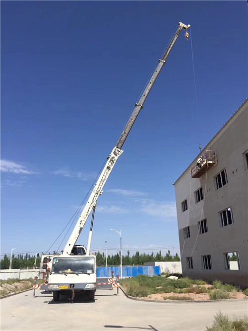 湘西“轻装强干”—— 吊车的 “轻量化臂架” 技术